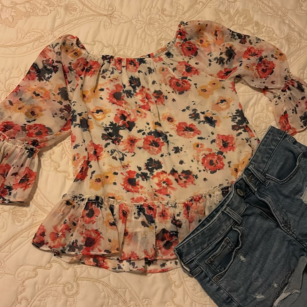 Lucky Brand  SMALL   Wear normal or over shoulder